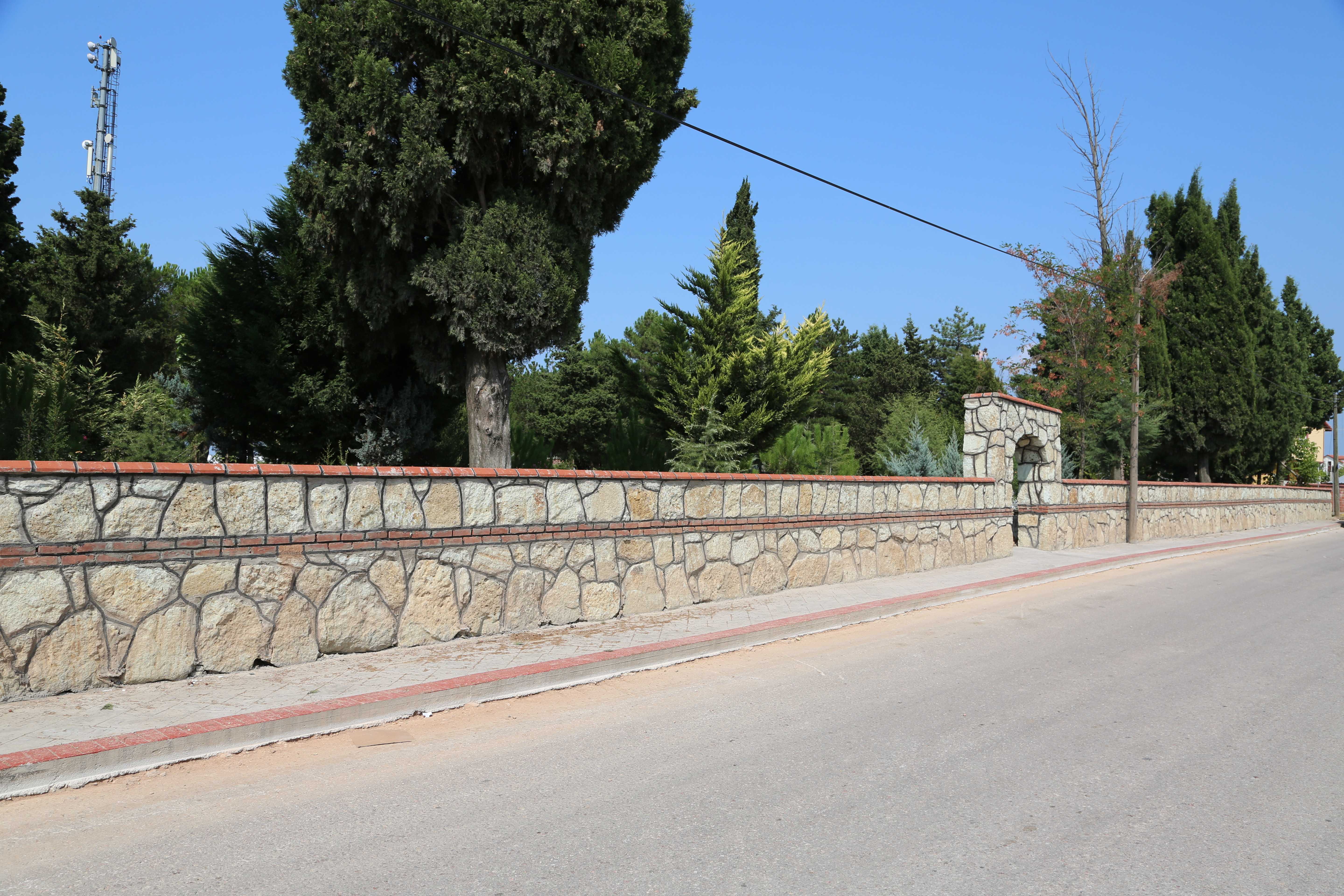 MEZARLIKLARA GEREKEN BAKIM VE ZEN GSTERYORUZ