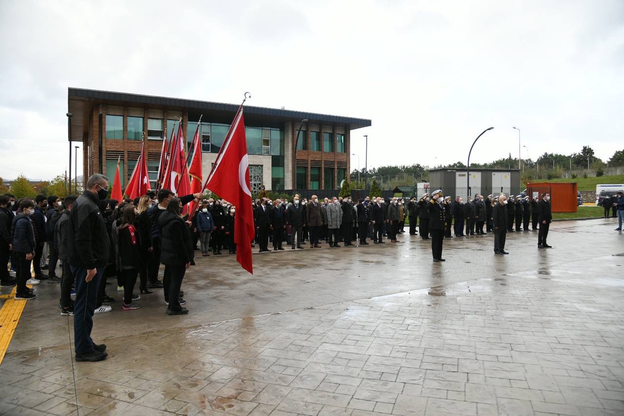 Baiskele Gazi Mustafa Kemal Atatrk Saygyla And