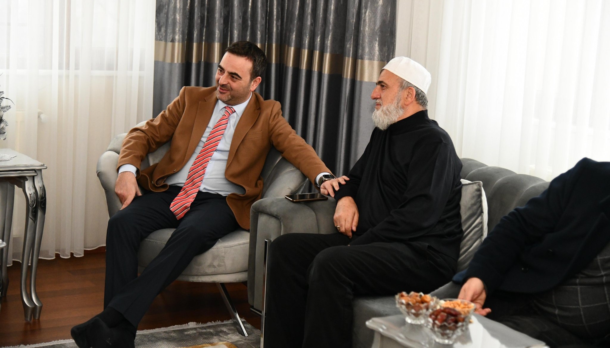 Bakan zlden Hemehrilerine Umre Ziyareti
