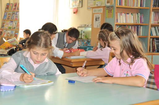 ��RENC�LER�N GELECE��NE I�IK TUTUYORUZ