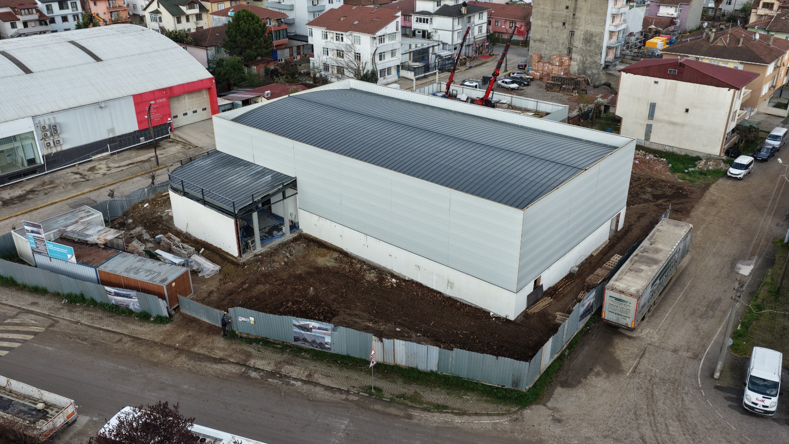 Genc-i �l� Kapal� Spor Salonu�nda �al��malar H�zla S�r�yor