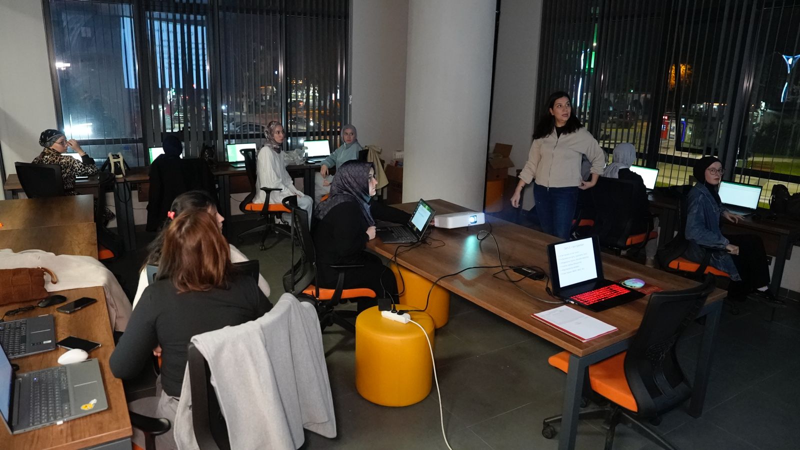 Trkiye Yzyl Genlik Merkezinde Eitimin Merkezi