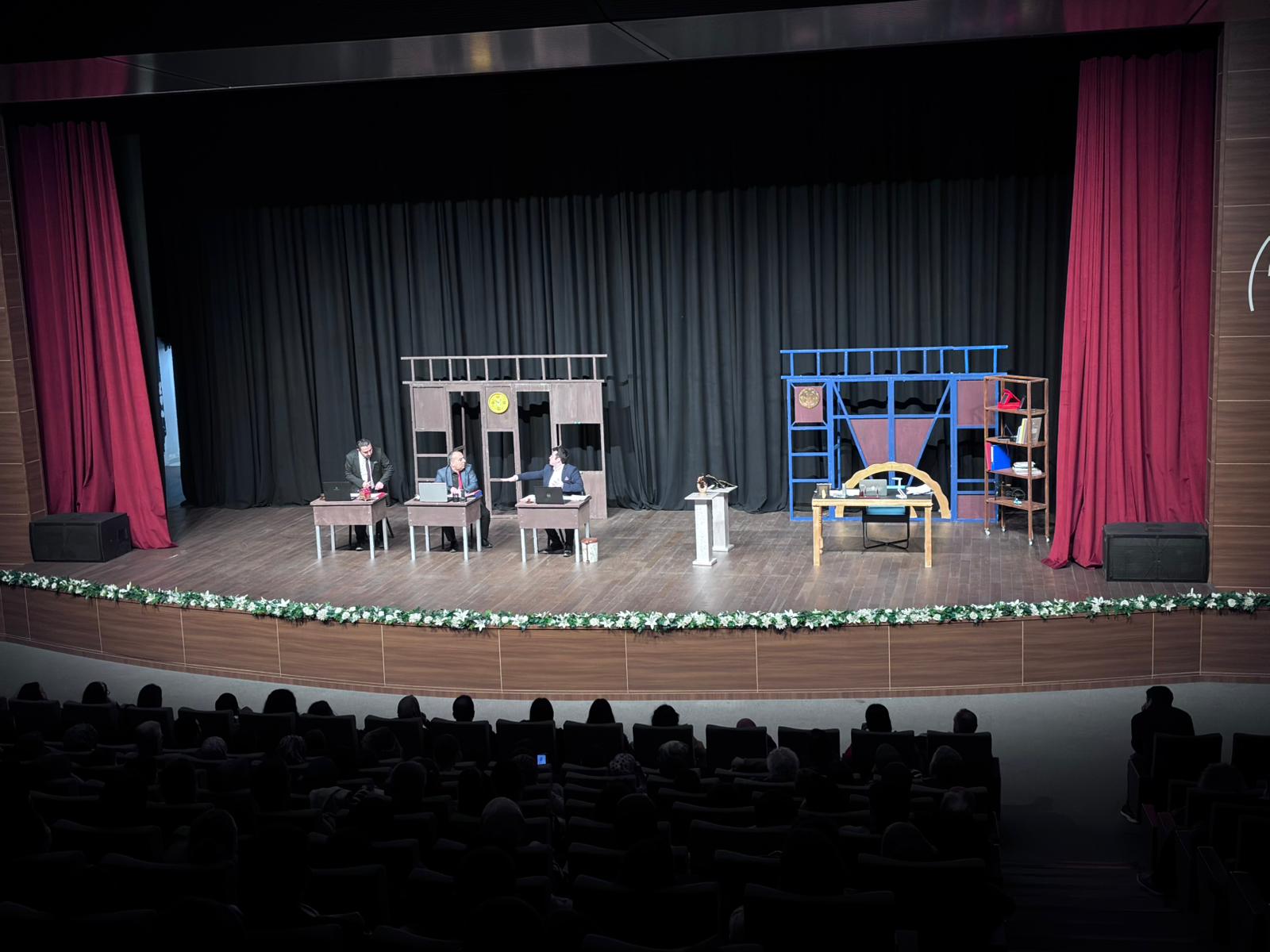 Baiskeleli Tiyatroseverlerden "Krk Ayna"ya Tam Not