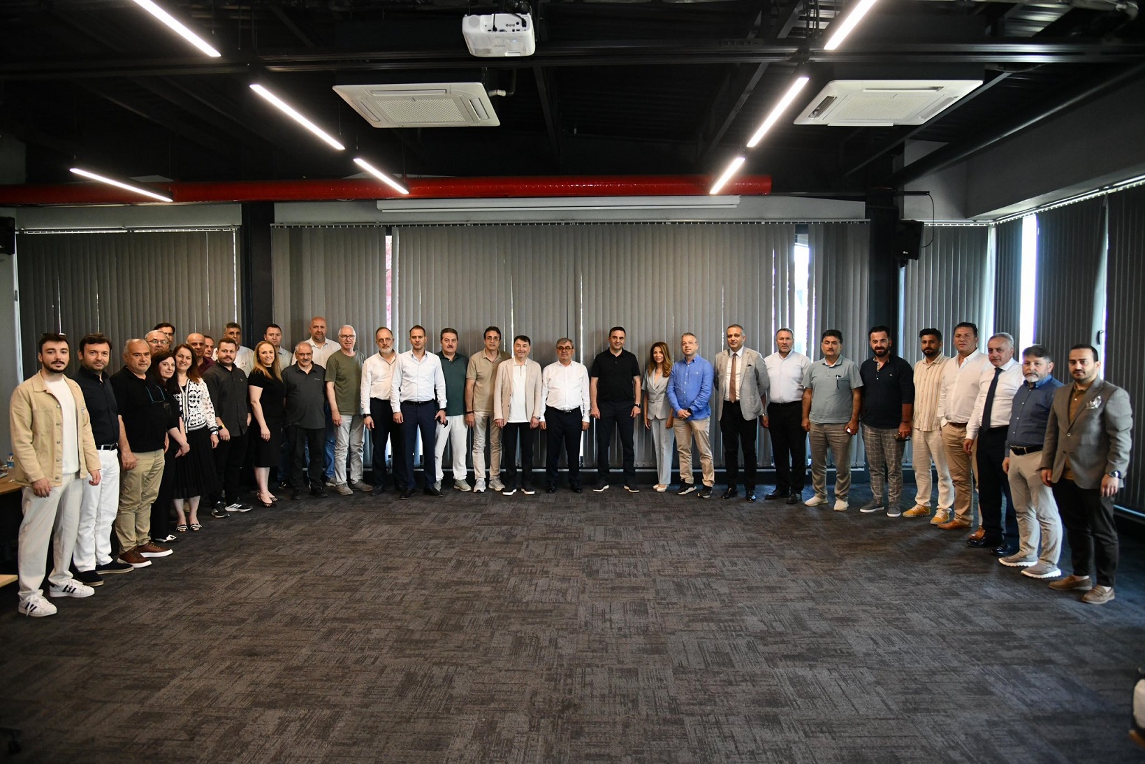 Ba�kan �zl�, Seymen Mahallesi Esnaf�yla Bir Araya Geldi