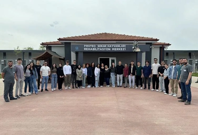 niversiteliler Proteoda "Can Dostlar" ile Bulutu