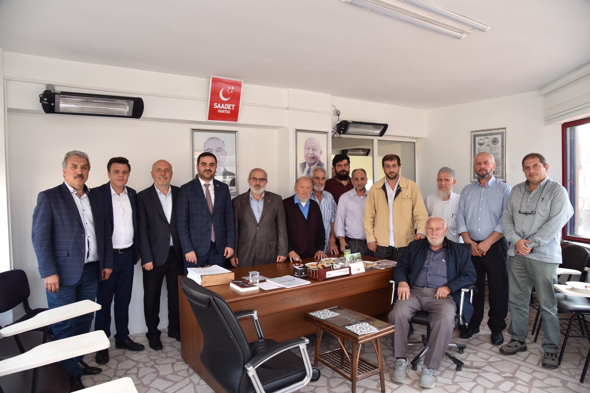 Bakan zlden Baiskele le Bakanlarna Ziyaret