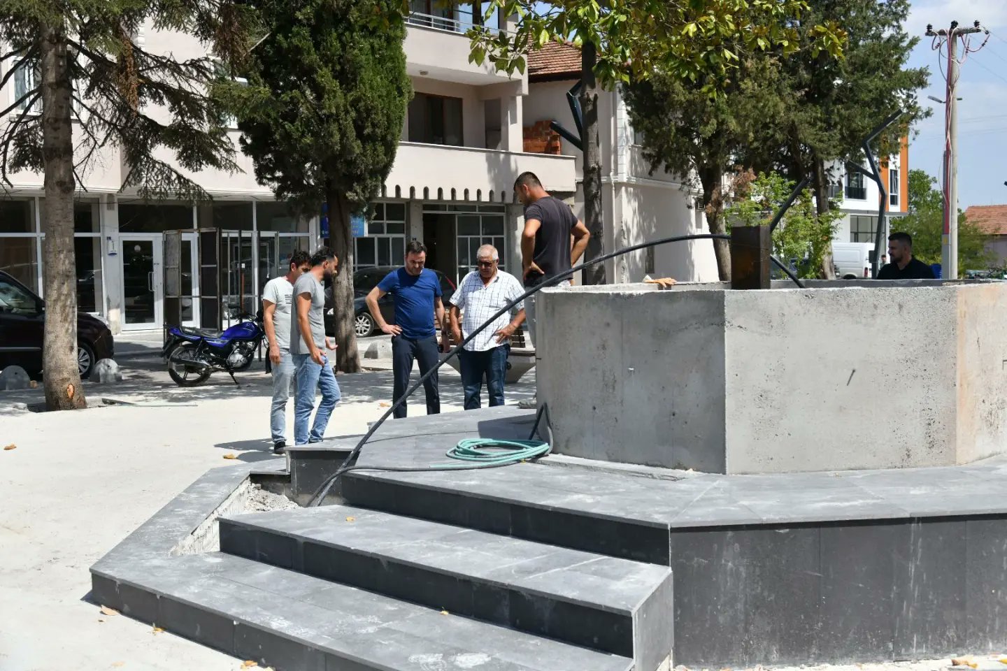 Yuvack Semt Meydan 2. Etap almalar Devam Ediyor