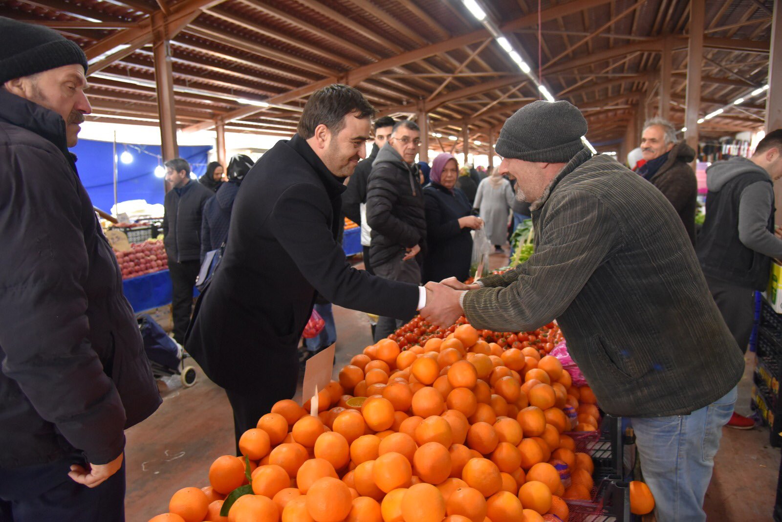 Bakan zlden Pazar Esnafna Ziyaret