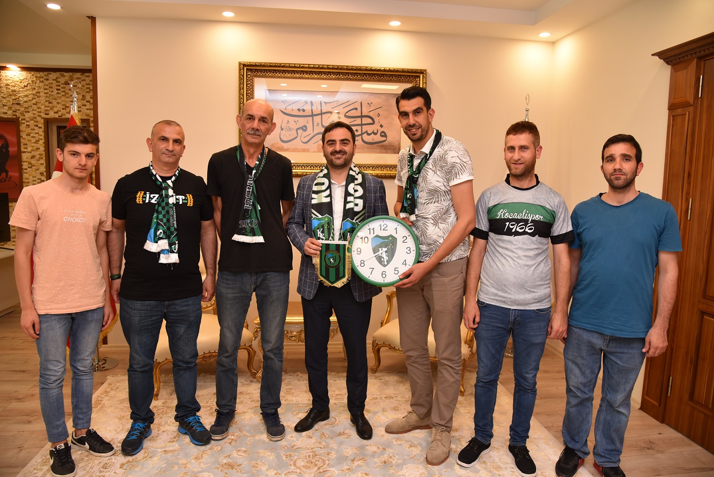 Taraftarlar Bakan zly Ziyaret Etti