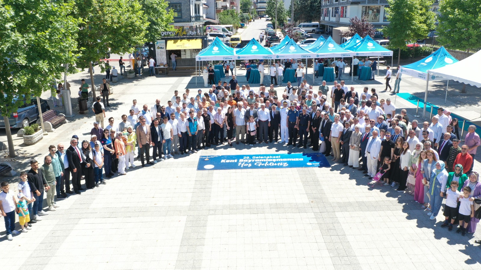Baiskele, Kent Bayramlamasnda Bulutu