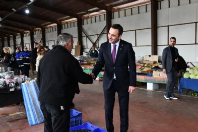 Ba�kan �zl� Pazar Esnaf� ve Vatanda�larla Bulu�tu