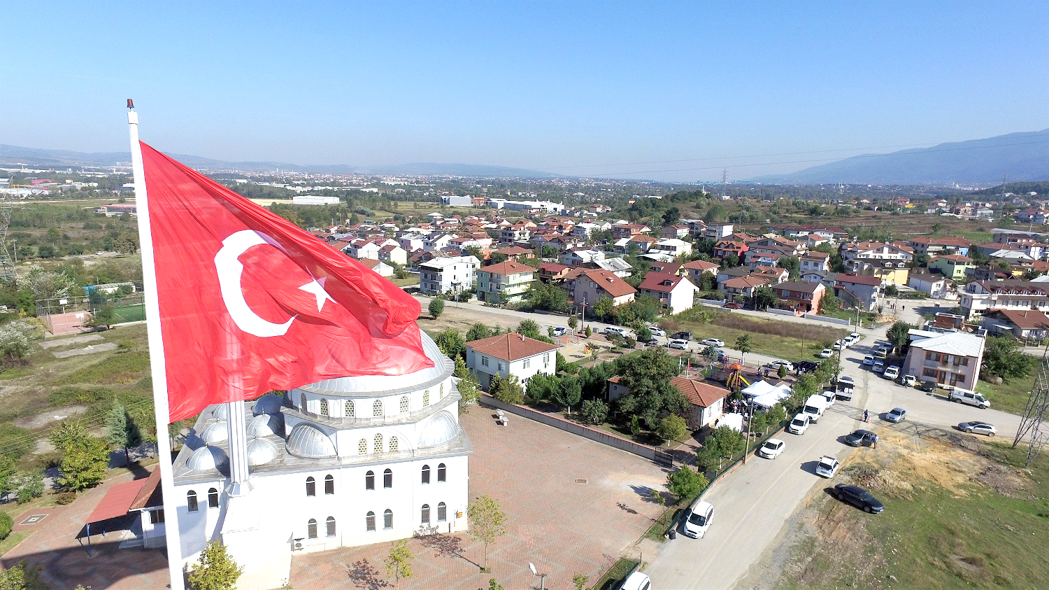 TRK BAYRAIMIZ HER ZAMAN DALGALANIYOR