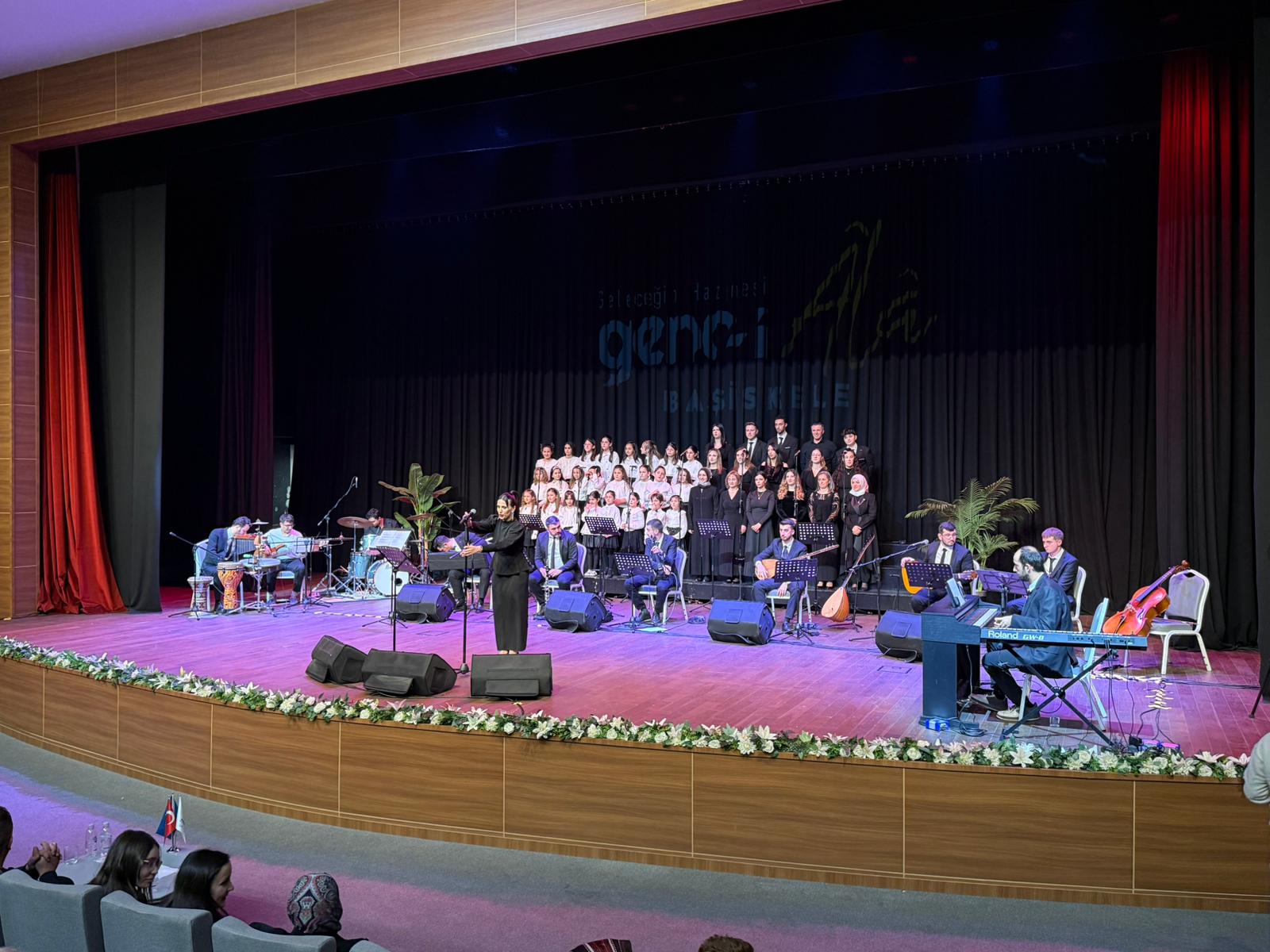 Ba�iskele�de M�zik Dolu Gece