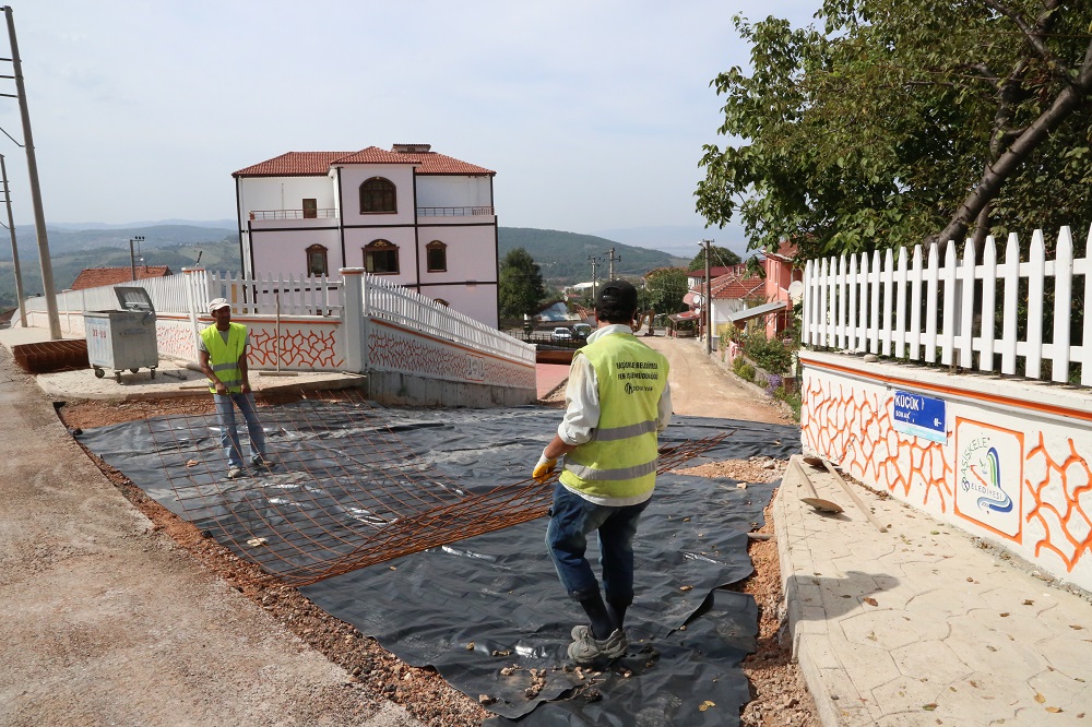 K���K SOKAK BETONLA KAPLANIYOR