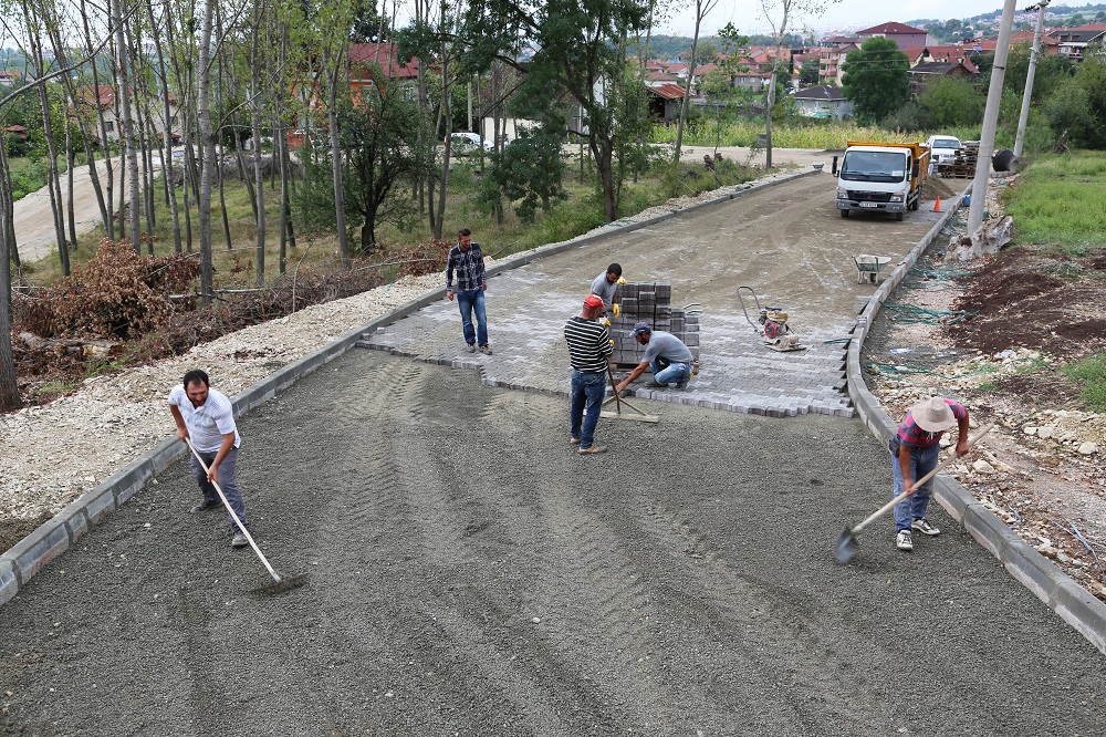 YOLLAR PARKE TALARIYLA KAPLANIYOR