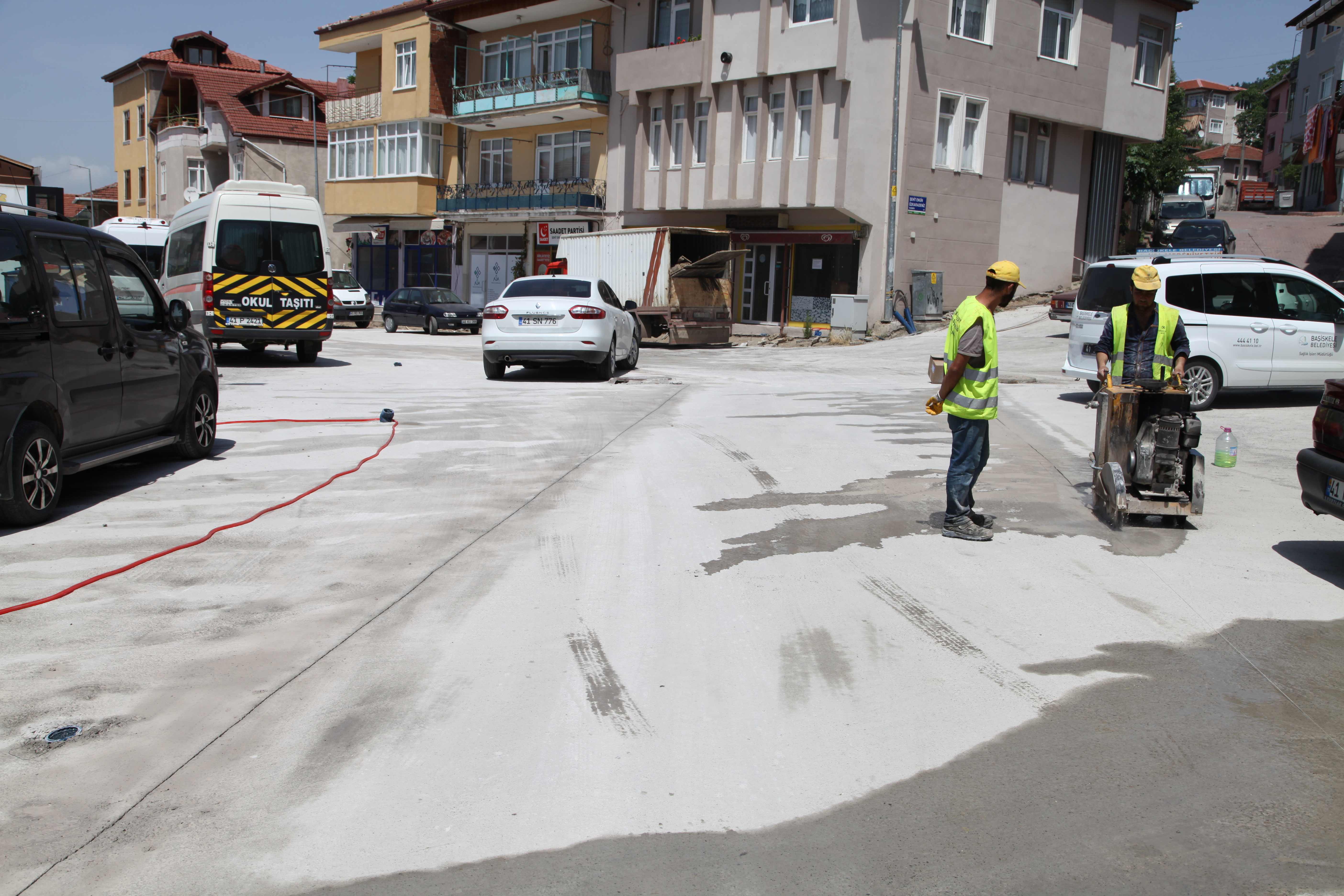 HRRYET CADDESݴNE AINMA ASFALTI ATILACAK
