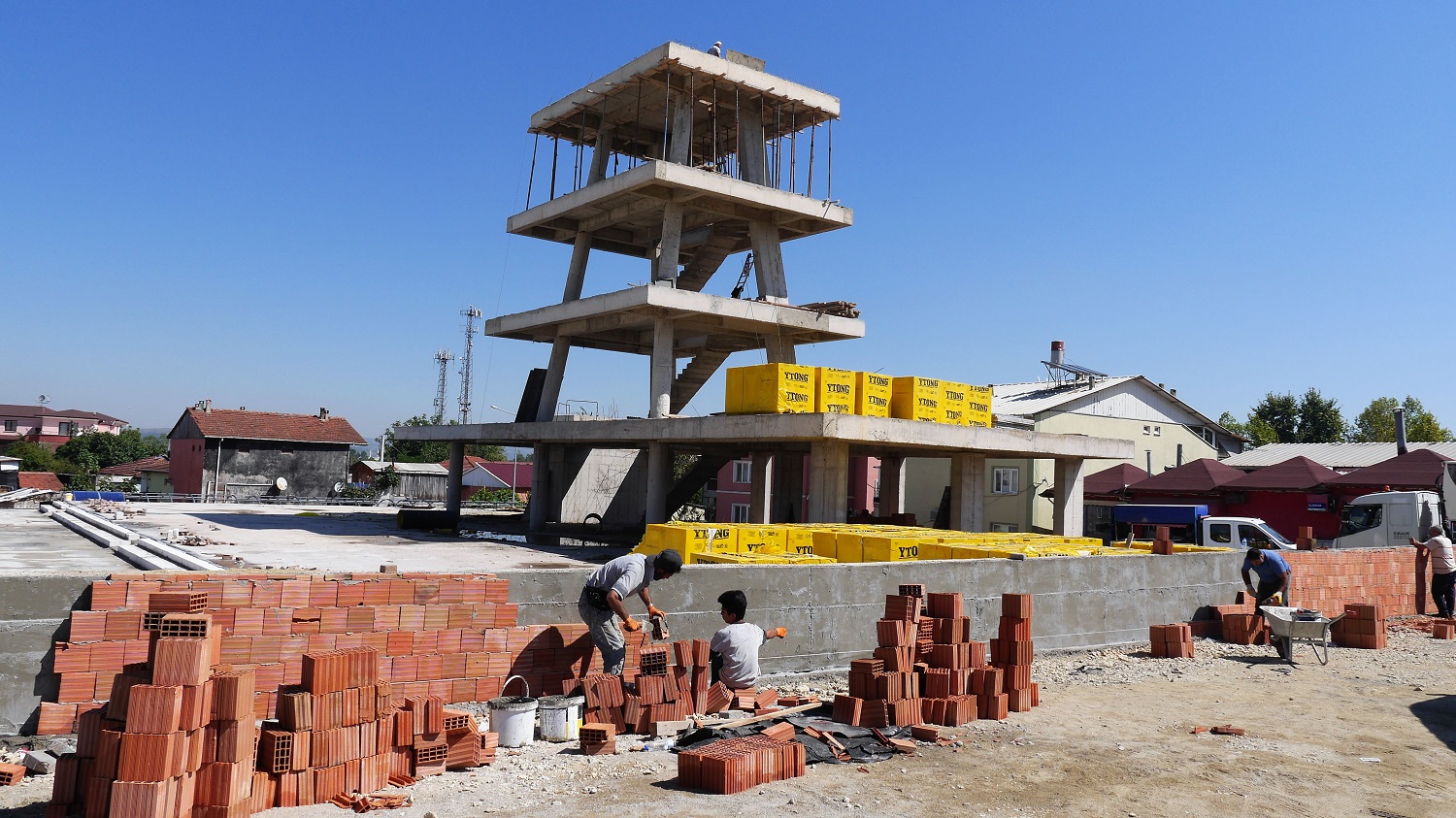 MEHMETAA MAHALLES SEMT MEYDANINA KAVUUYOR