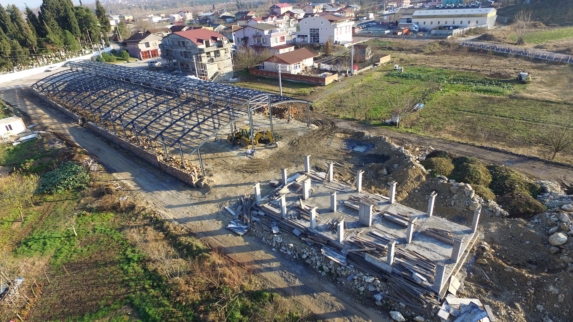 K MAHALLEDE  SEMT PAZARI ALIKANLII DEYOR