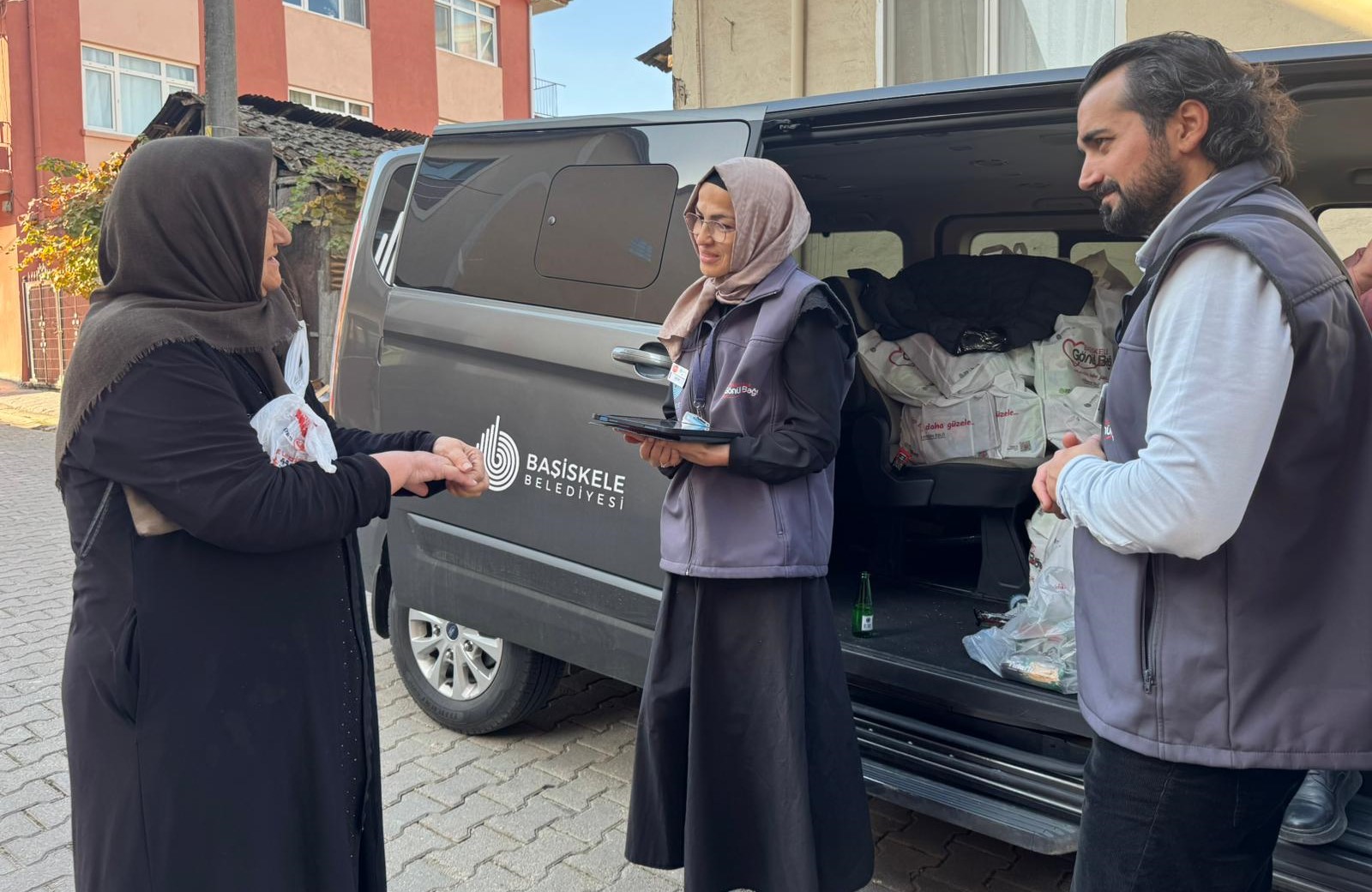 Gnl Ba Yine Baiskele Yollarnda