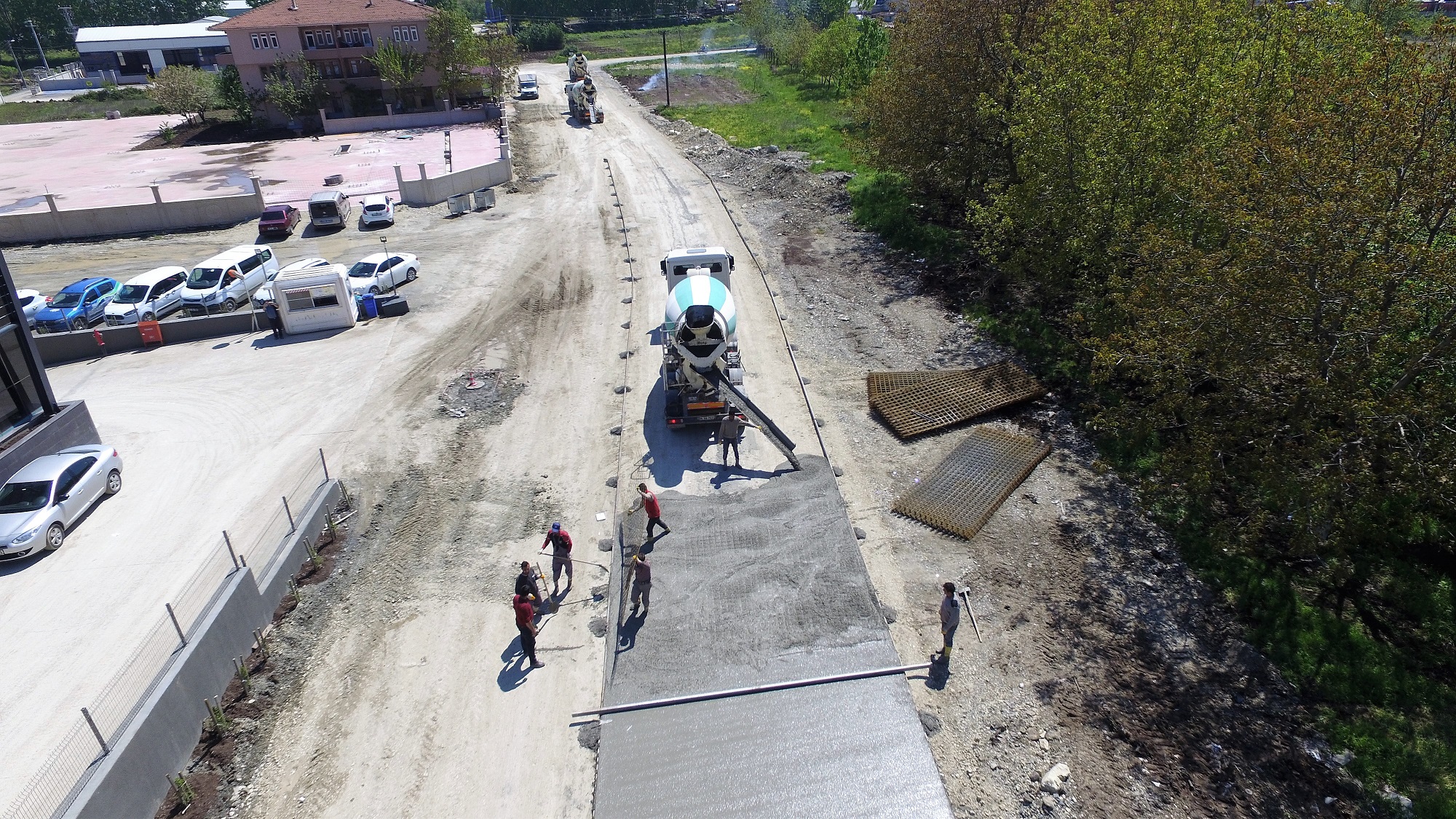 ZAFER CADDES BETONLA KAPLANIYOR