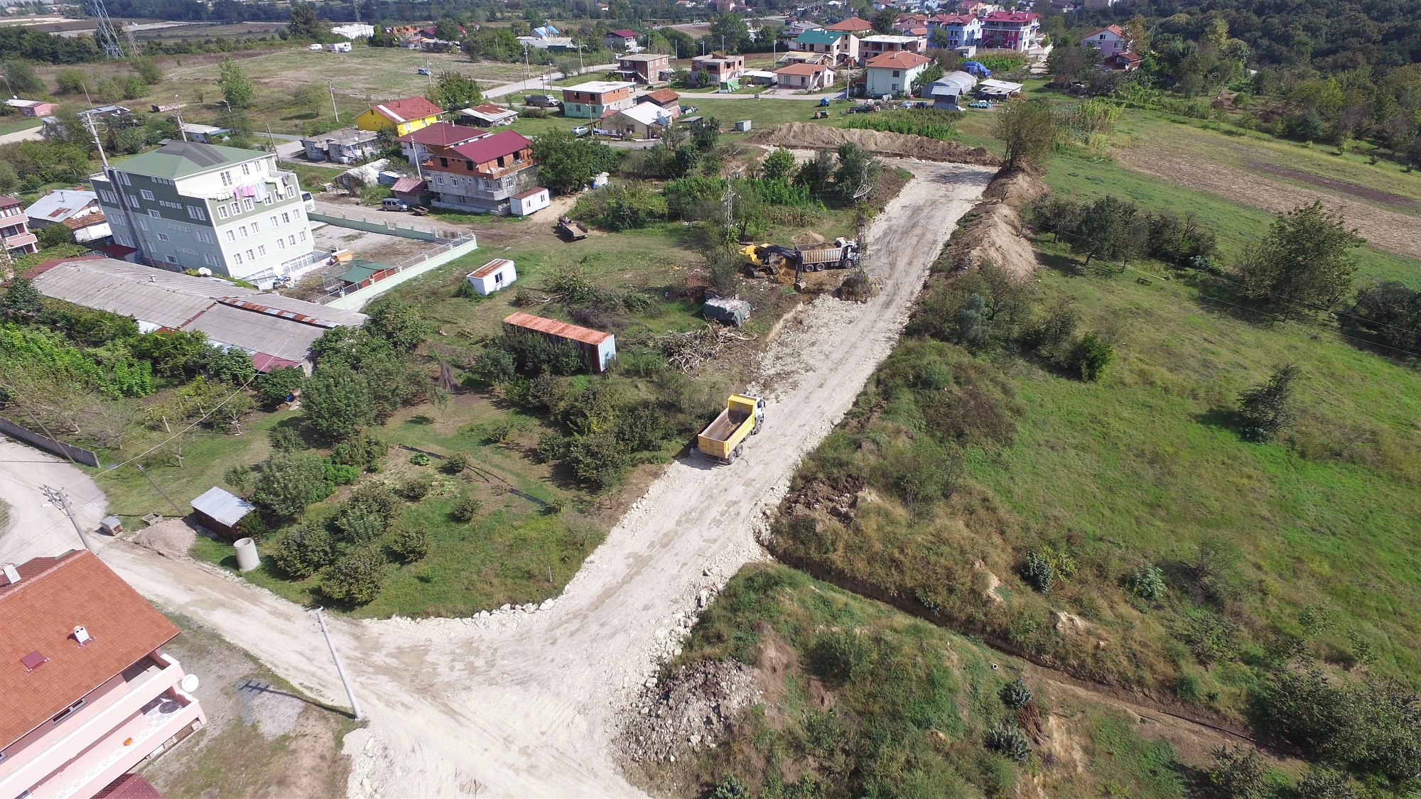 HER GN YAKLAIK 600 METRE YEN YOL AILIYOR