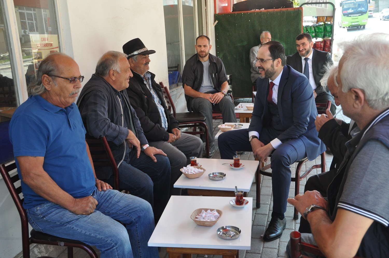 BAKAN AYAZ HER DAM VATANDALARIYLA
