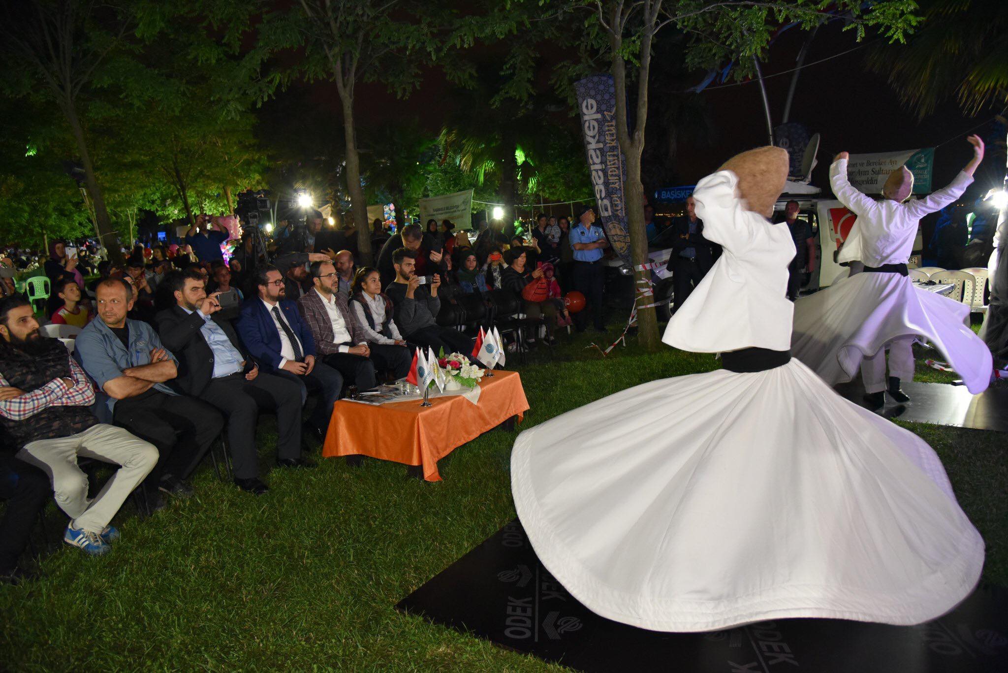 Baiskele Sahilinde Dua Gecesi