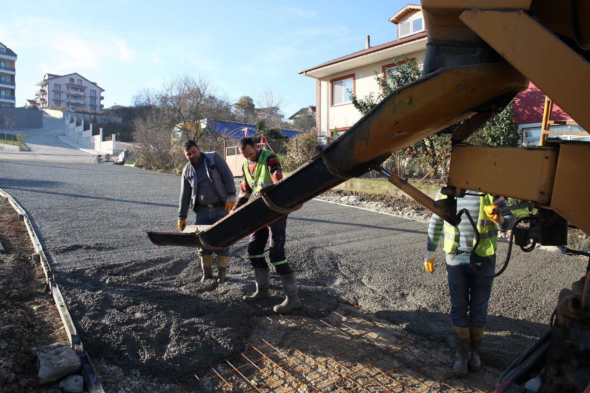 Buket Sokakta Beton Yol almas