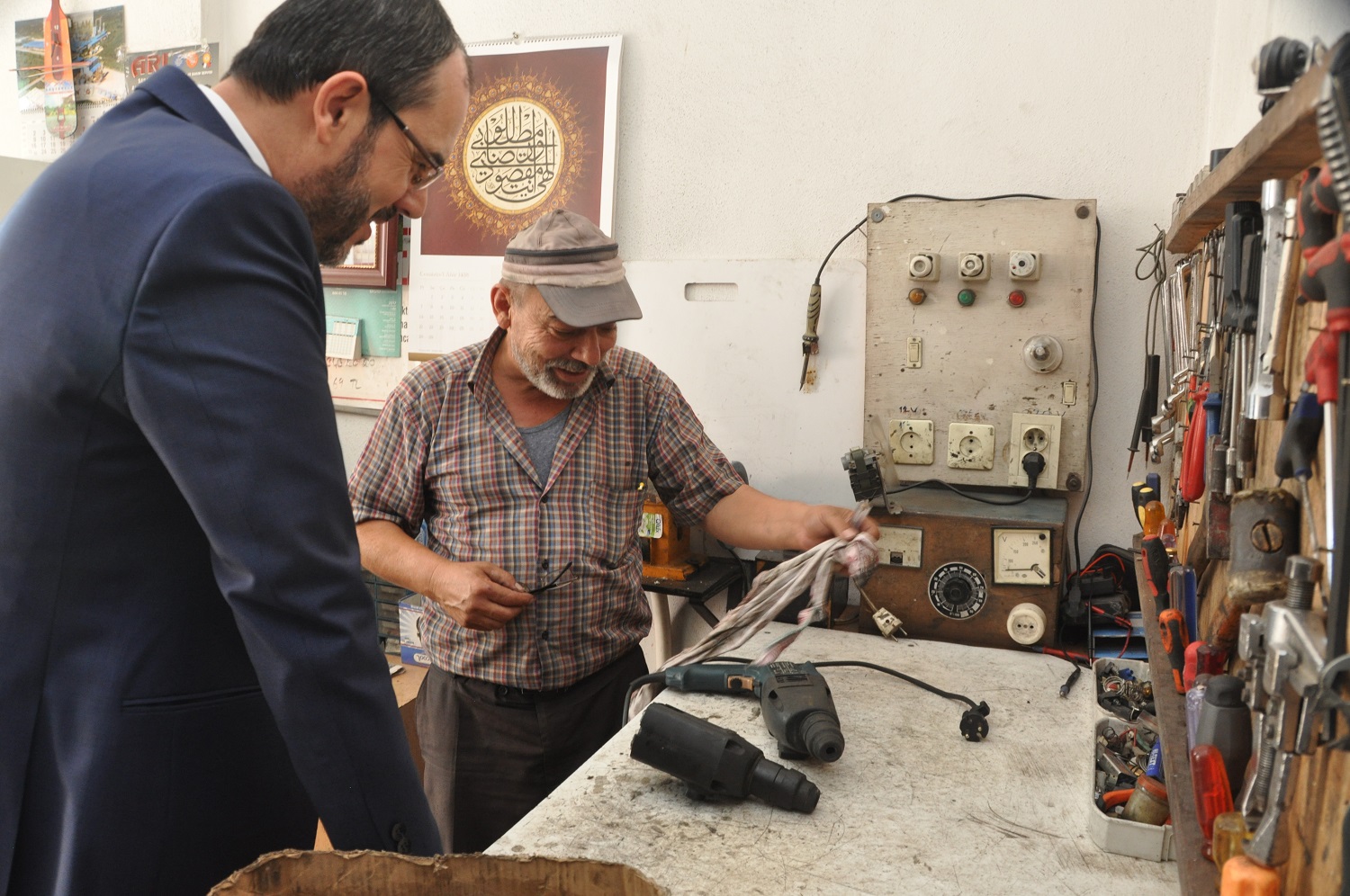 BAKAN AYAZ HER GN VATANDALARIYLA BRLKTE