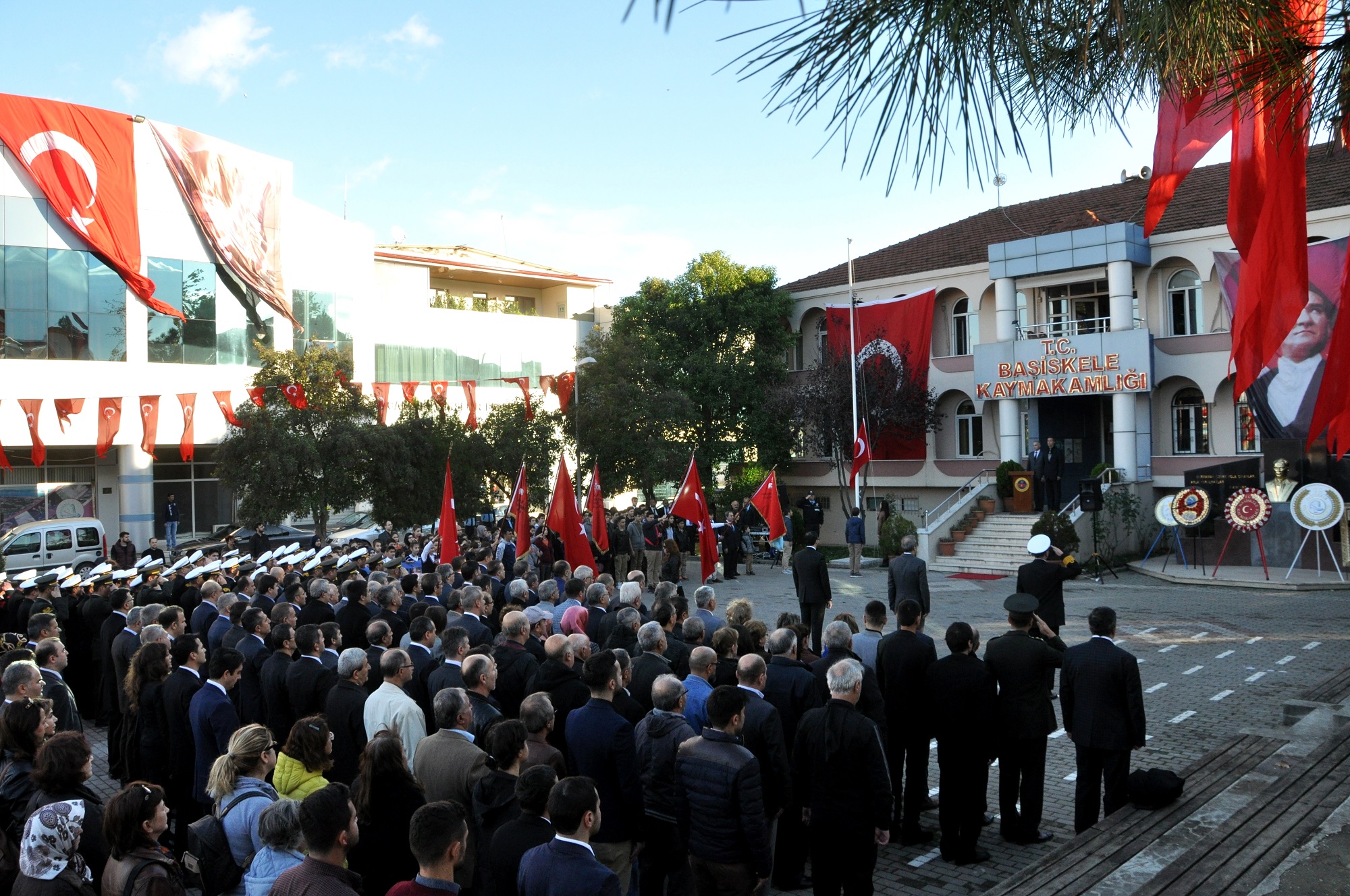 SAYGIYLA ANIYORUZ