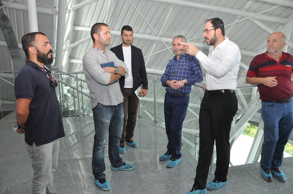 BAKAN AYAZ YENKY YARI OLMPK HAVUZU GEZD