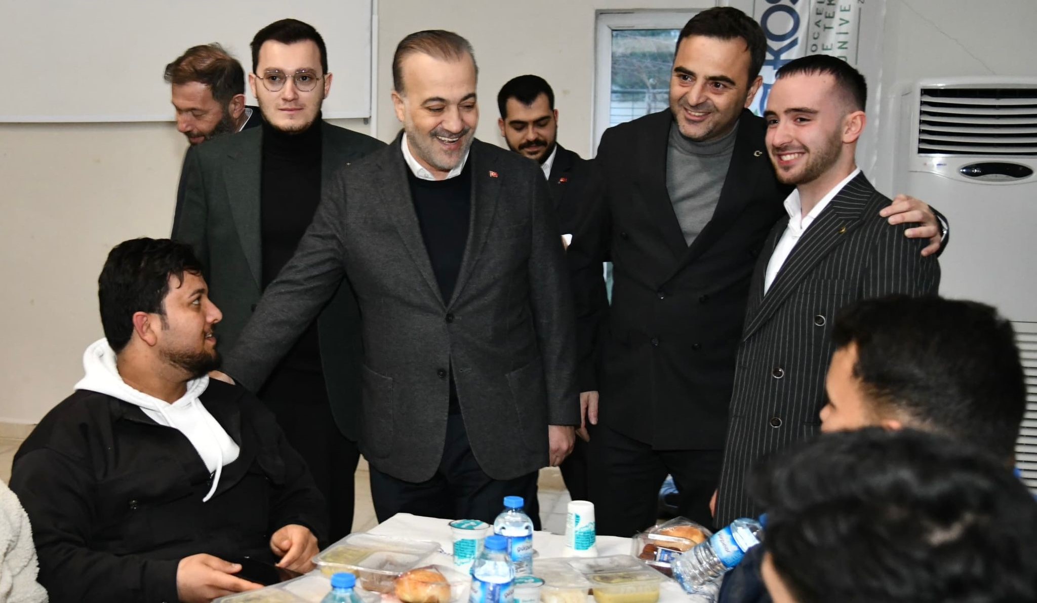 Ba�kan �zl� �niversiteli Gen�lerle �ftar Yapt�