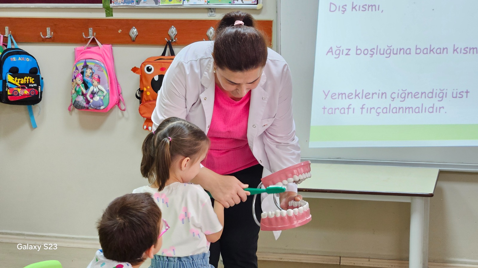 Minik rencilere Az ve Di Sal Eitimi