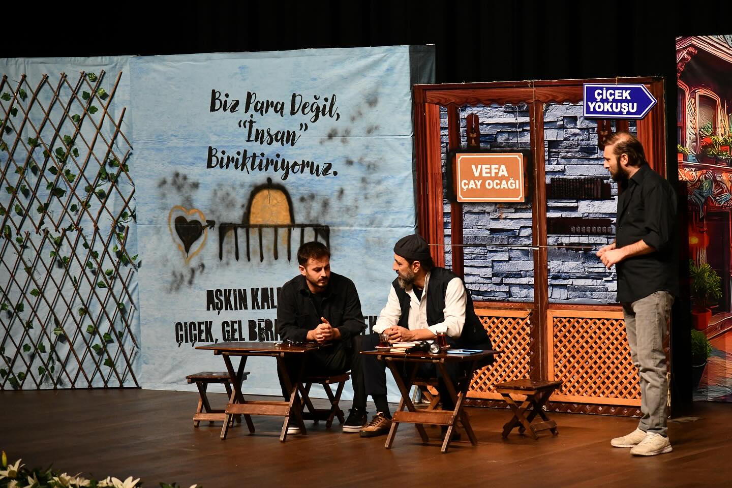 Aynalar Adl Tiyatro Oyunu Duygusal Anlar Yaatt