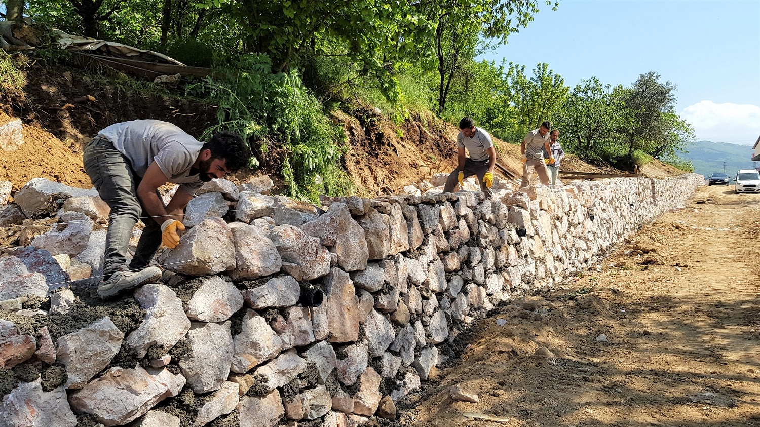 Binalar ve Yollar Ta Duvarlarla Daha Gvenli