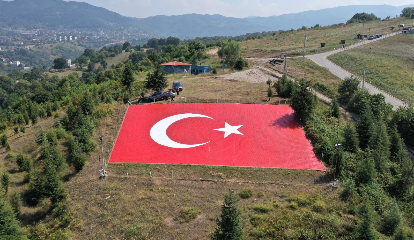 Baiskelede 600 Metrekarelik Trk Bayra Il Il