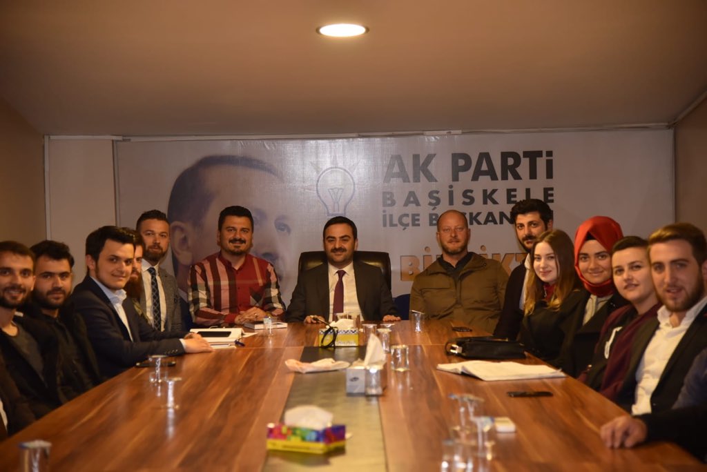 Bakan zlden AK Partiye Teekkr Ziyareti