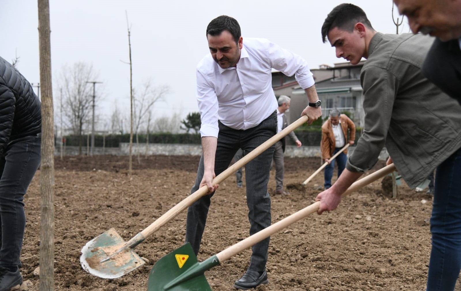 Genlerin Yasin Abisi Talepleri Yerine Getiriyor