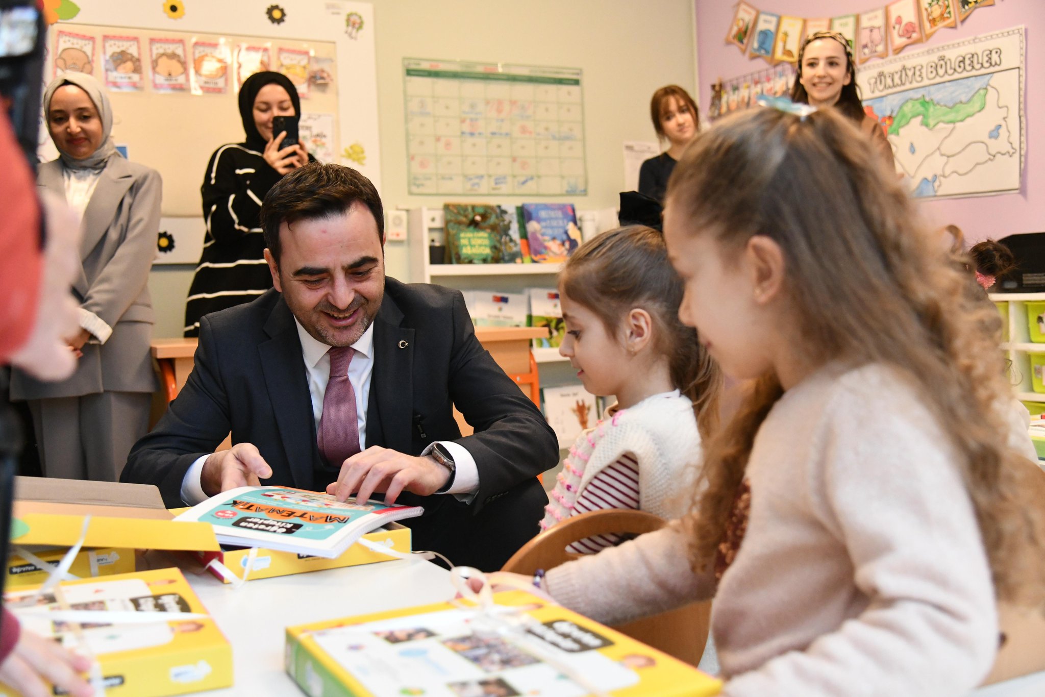 Baiskelede Okul ncesi rencilerine Eitim Seti Destei