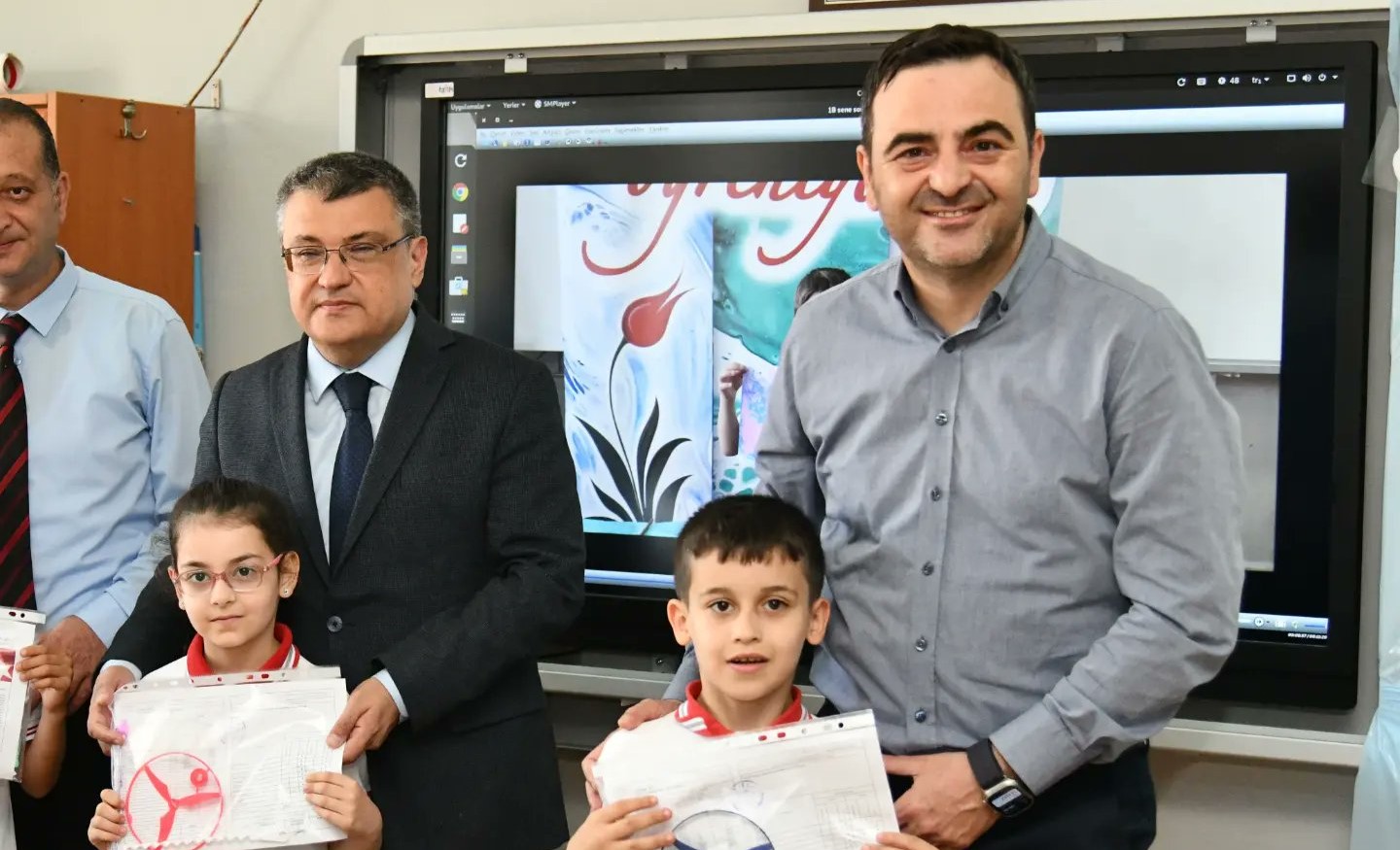 Bakan zl rencilerin Karne Heyecanna Ortak Oldu