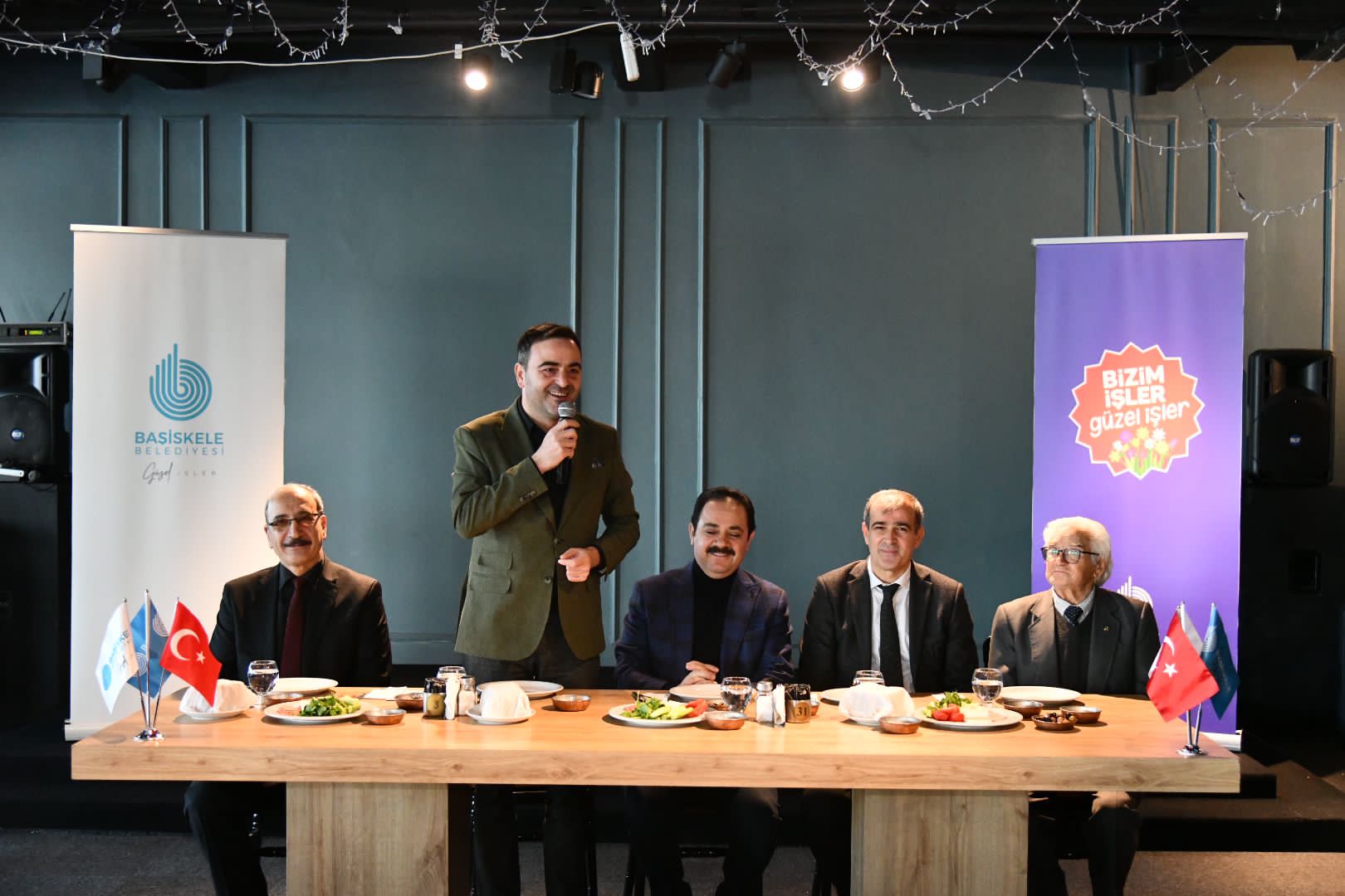 "Eitimdeki Baarmz Daha Yksee karmak in alyoruz"