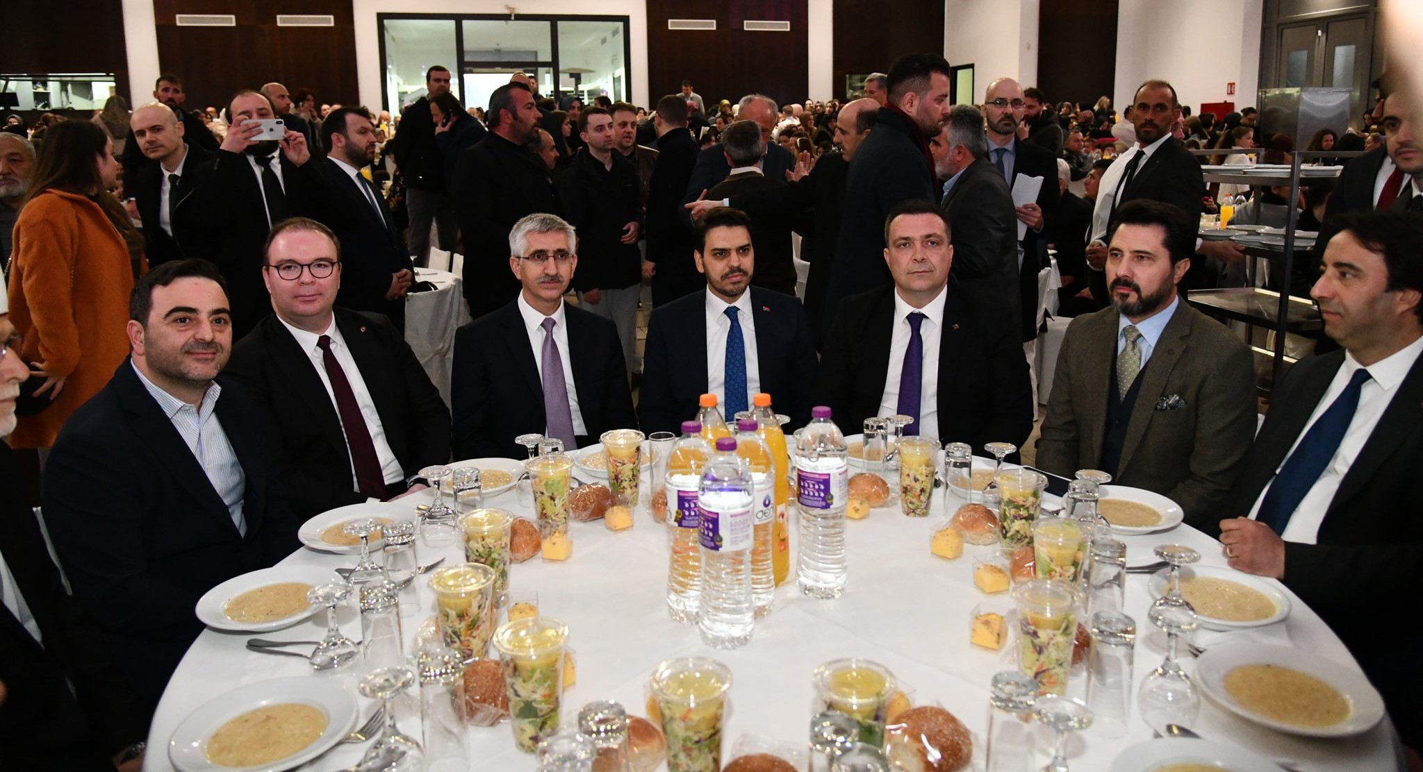 Bakan zl, Bat Trakyal Soydalaryla ftar Yapt