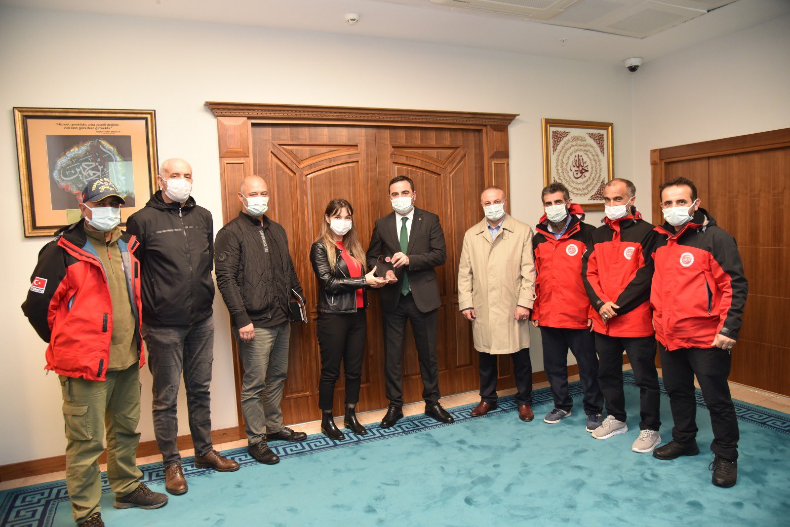 Bakan zl, Kahraman Arama ve Kurtarma Ekibini Arlad