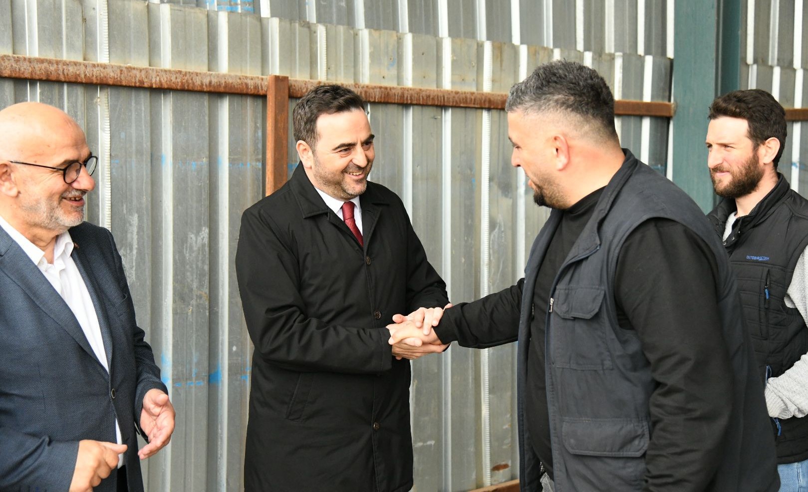 Bakan zl Mesai Arkadalaryla Bayramlat