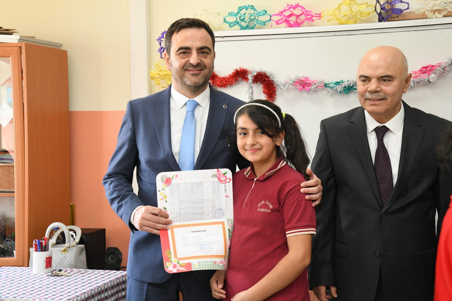 Bakan zl rencilerin Karne Heyecanna Ortak Oldu