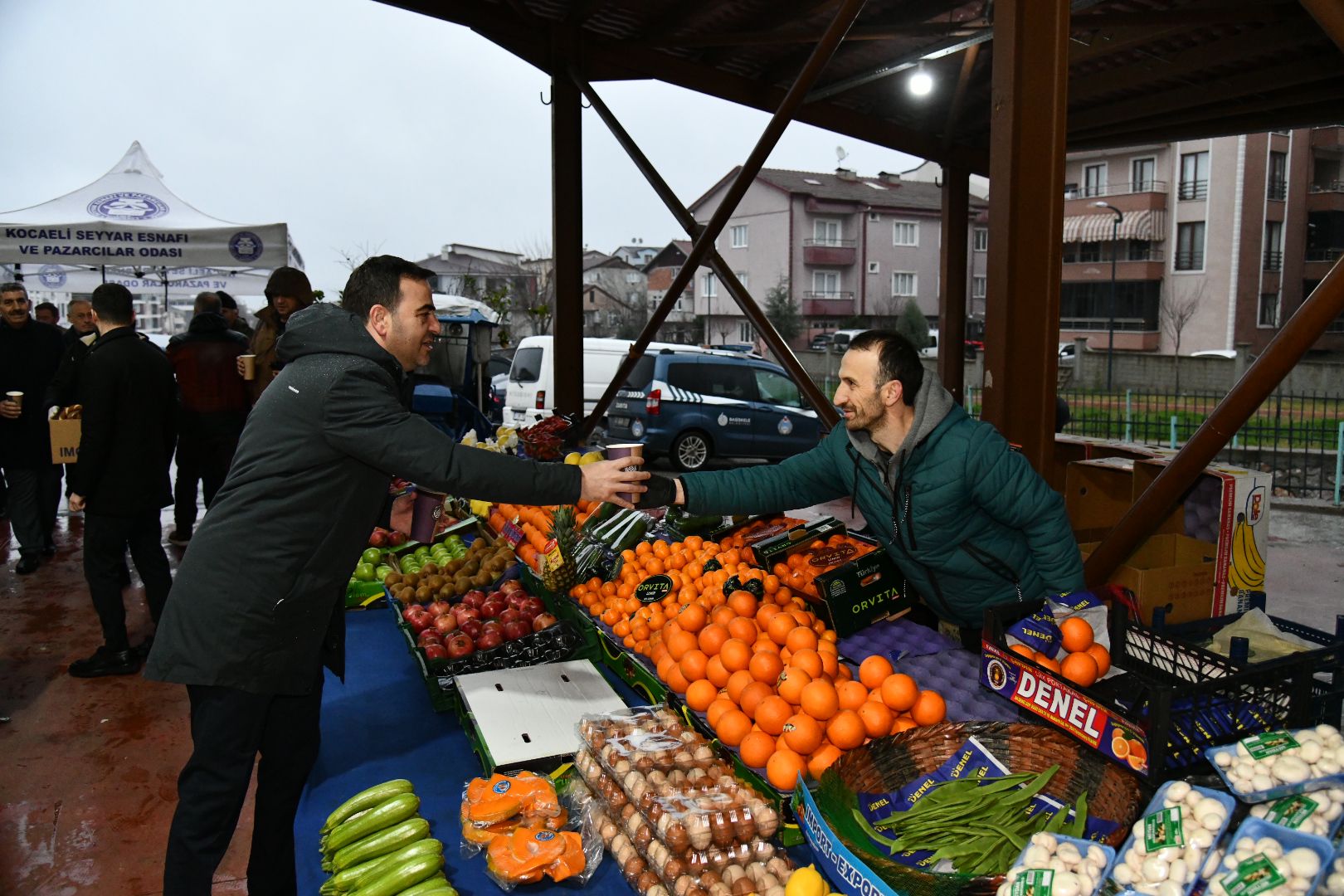 Bakan zlden Pazarc Esnafna Sabah orbas kram