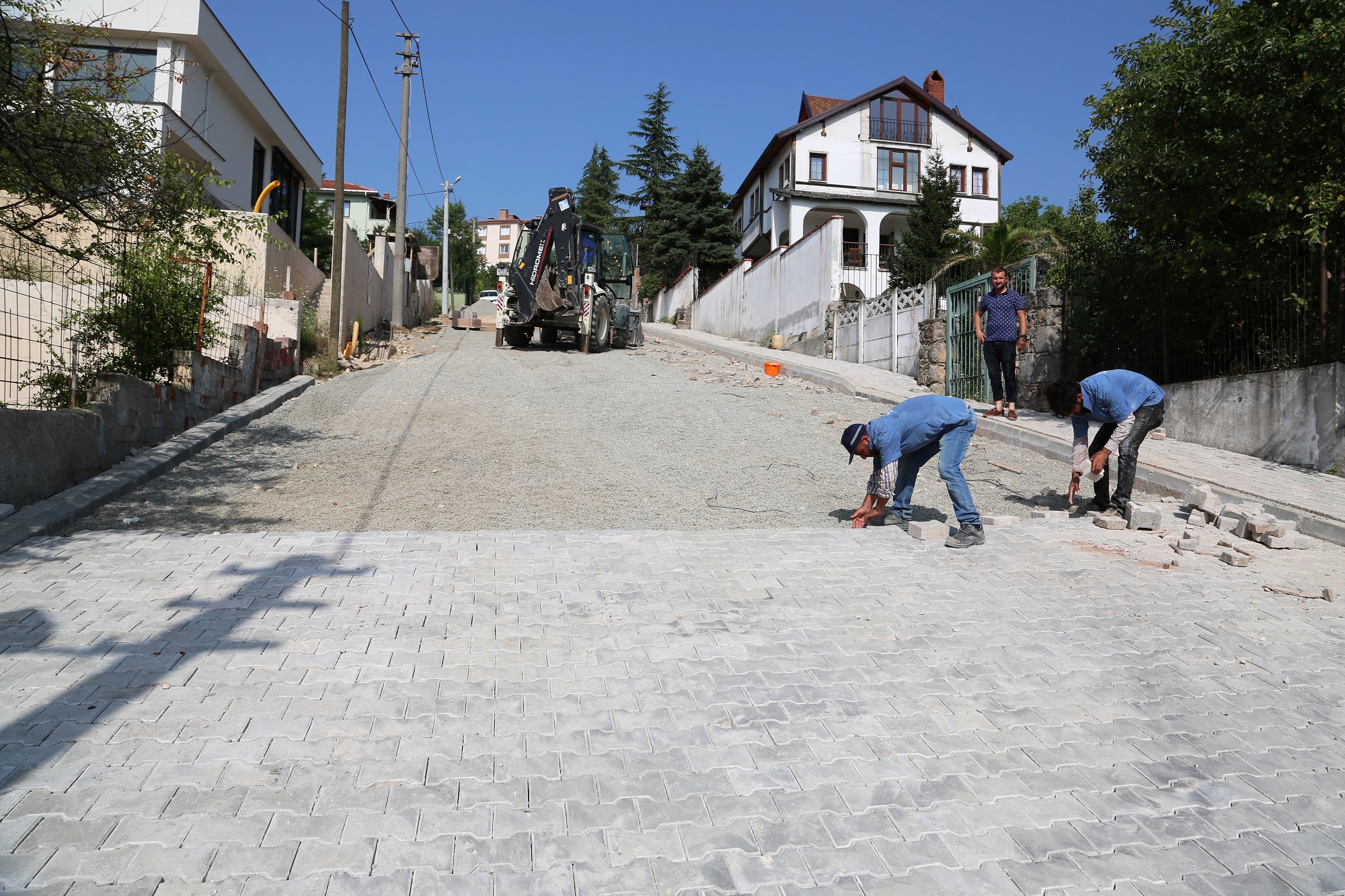 2 SOKAK DAHA PARKE TALARIYLA KAPLANIYOR