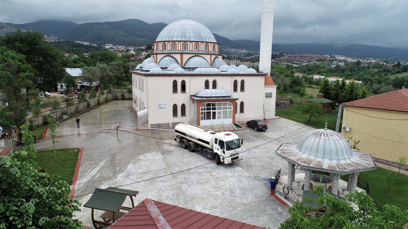 Baiskelede Camiler Cuma Namazna Hazr