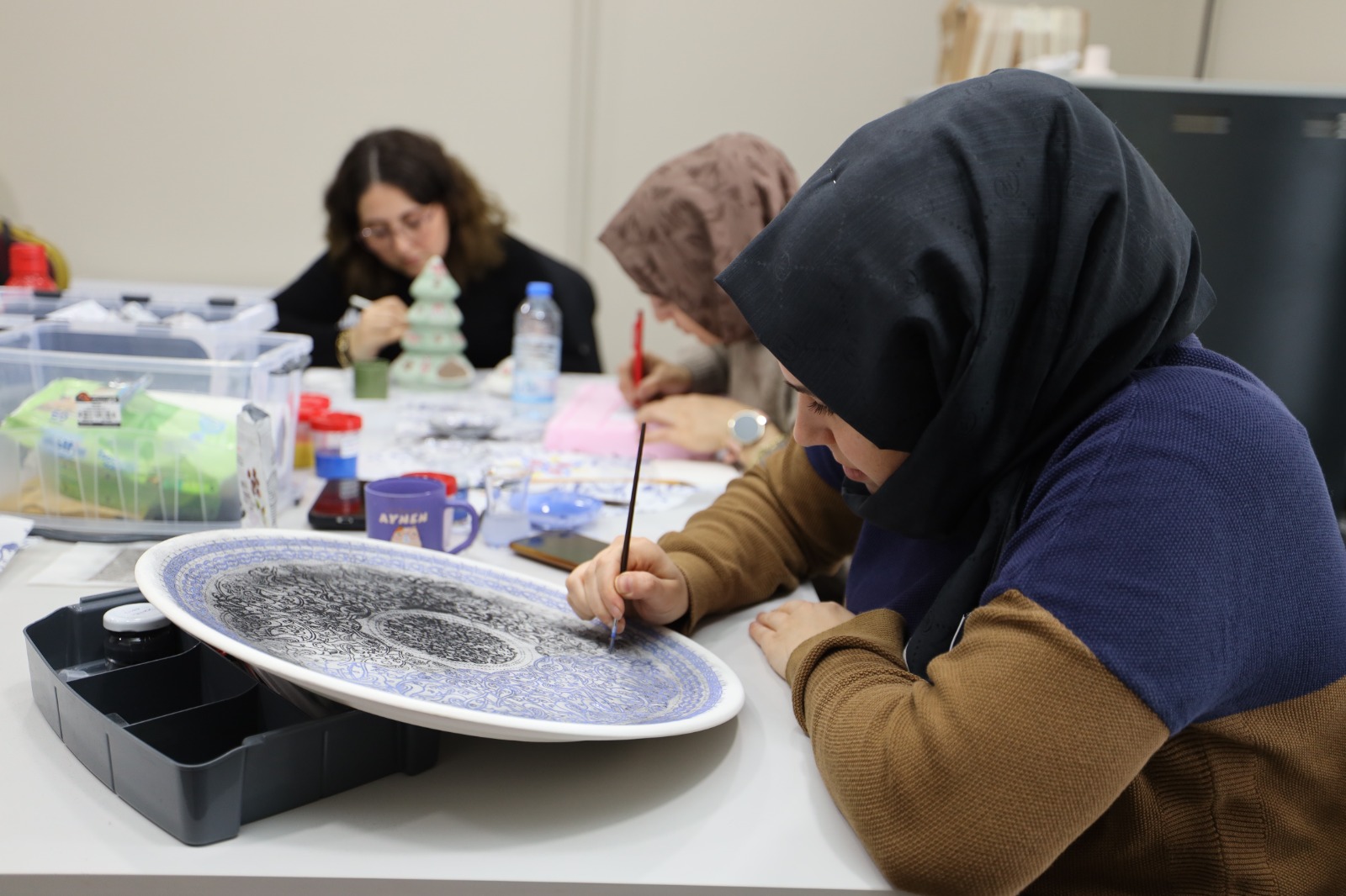 Gelenekten Gelecee: Baiskelede ini ve Seramik Eitimi