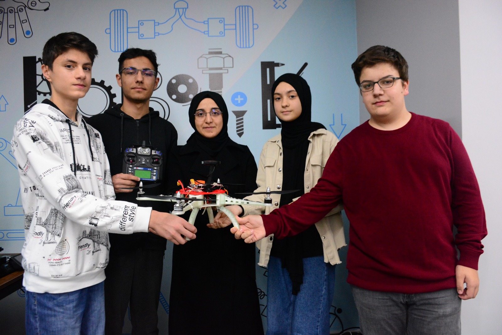 Baiskele ocuk niversitesi rencileri Dron retti